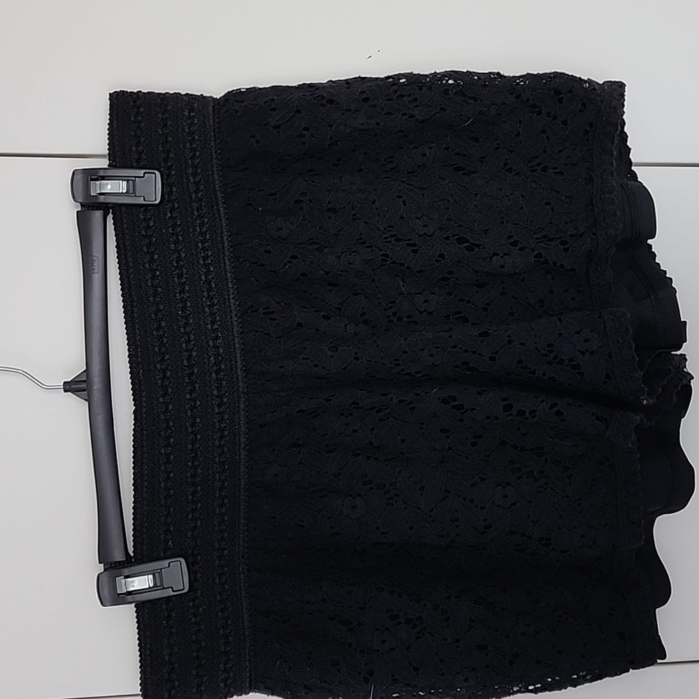 Shorts - Picture 2 of 6